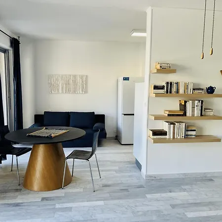 Grand Avec Terrasse Vue Et Parking Appartement Ajaccio (Corsica)