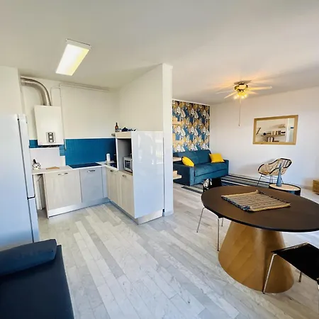 Appartement Grand Avec Terrasse Vue Et Parking Ajaccio (Corsica)