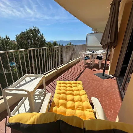 Grand Terrasse Vue Sur Et Parking Apartmán *