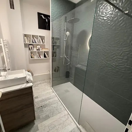 Grand Terrasse Vue Sur Et Parking *