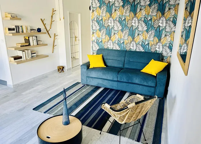 Grand Terrasse Vue Sur Et Parking *